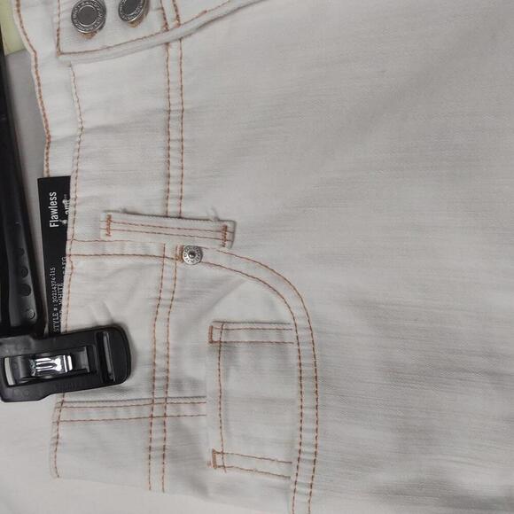 Cropped Jeans with Contrast Stitching | Bandolino | 10 - Picture 6 of 13